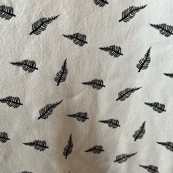 Easy breezy super lightweight casual button up - Picture 3 of 5